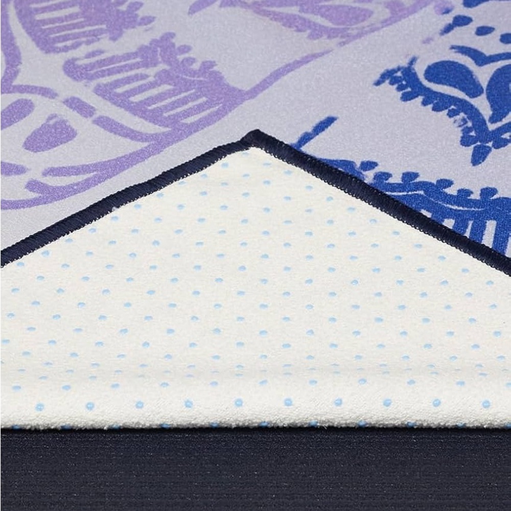 manduka Yogitoes Blue and White Skidless Yoga Mat Towel - Picture 4 of 4